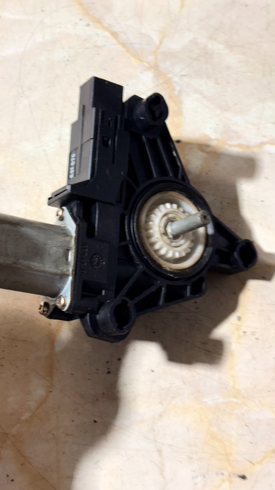 VOLVO V40 WINDOW REGULATOR MOTOR REAR RIGHT DRIVER SIDE 2017 A2469063200