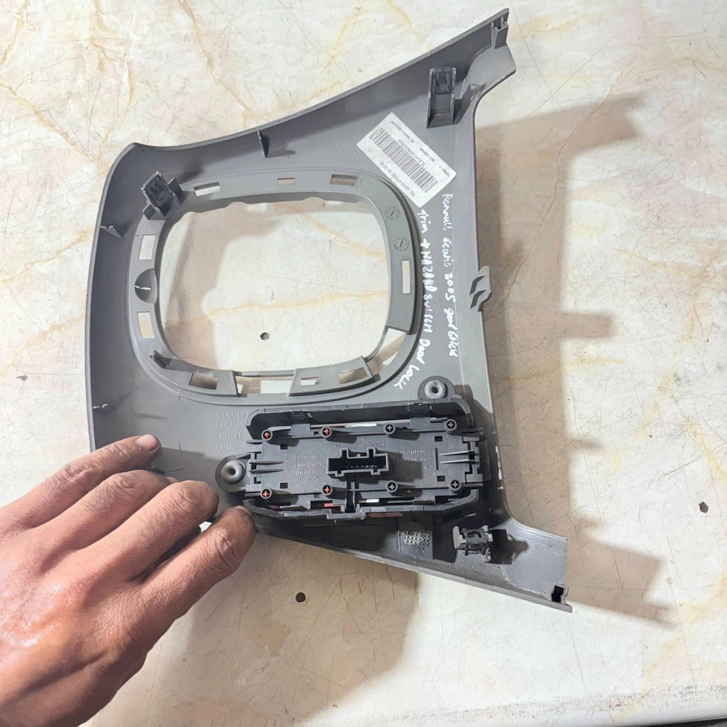 2003-2009 RENAULT GRAND SCENIC MK2 GEAR LEVER SURROUND TRIM GREY 8200141003