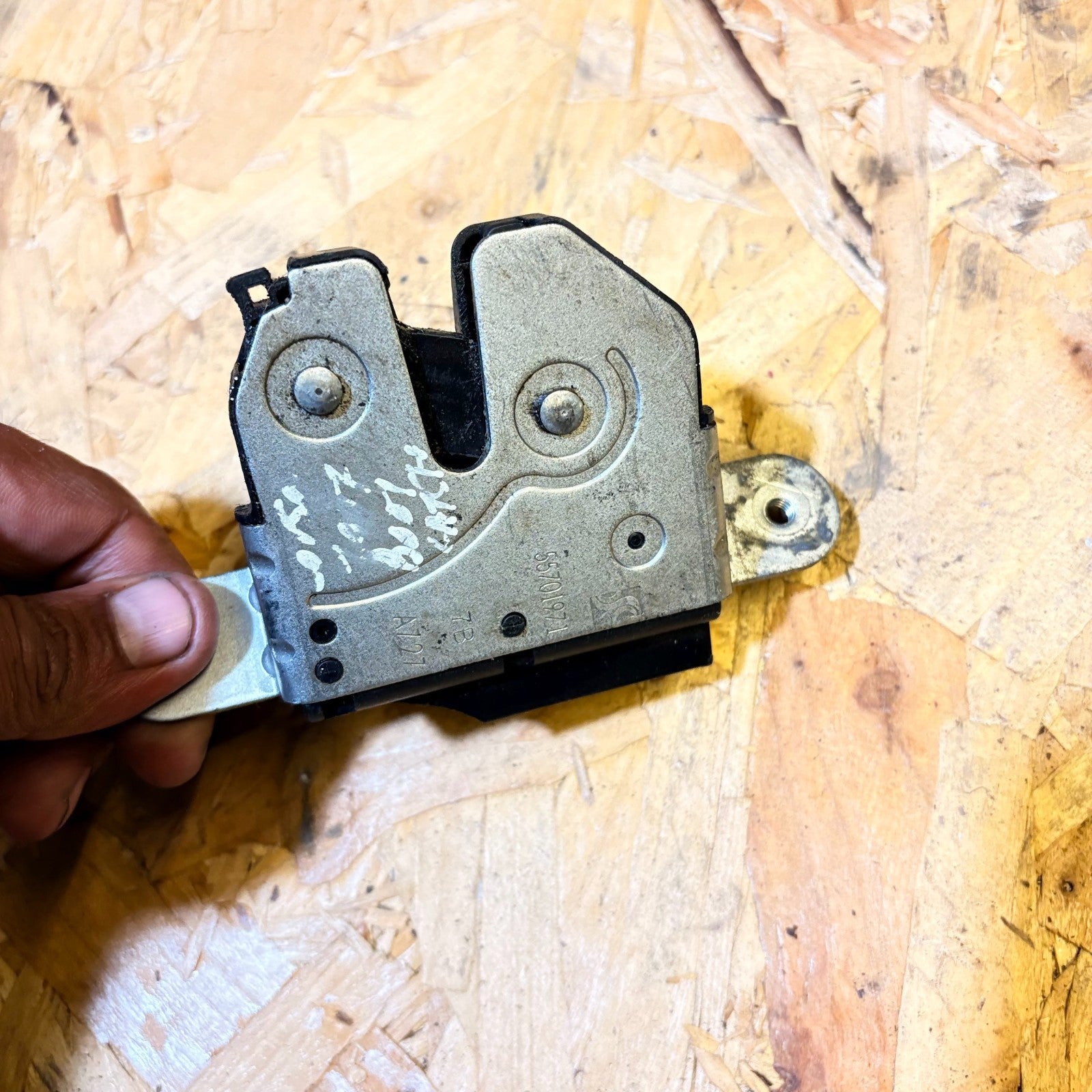 VAUXHALL CORSA BOOT LATCH LOCK CATCH MECHANISM 55701971