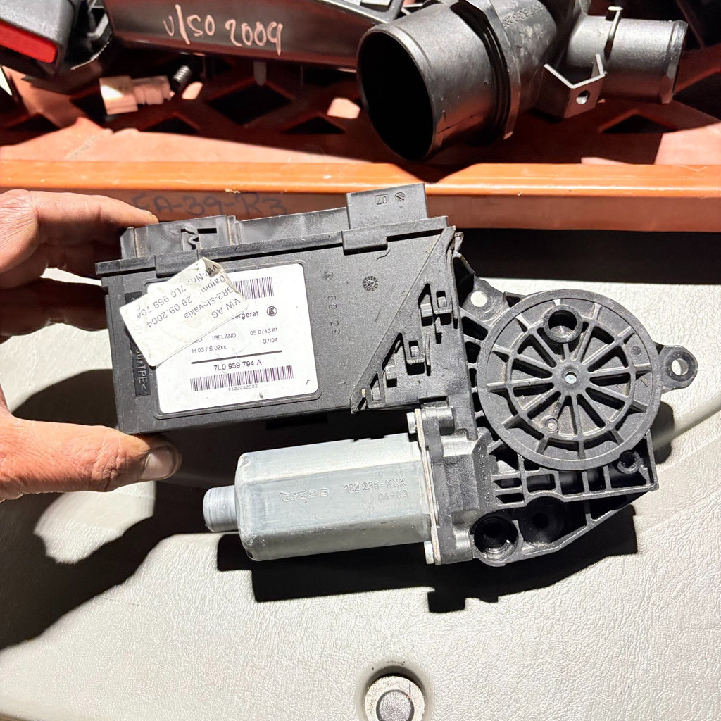 102 238-xxx Window Motor Rear Right Driver Side for Porsche 2004
