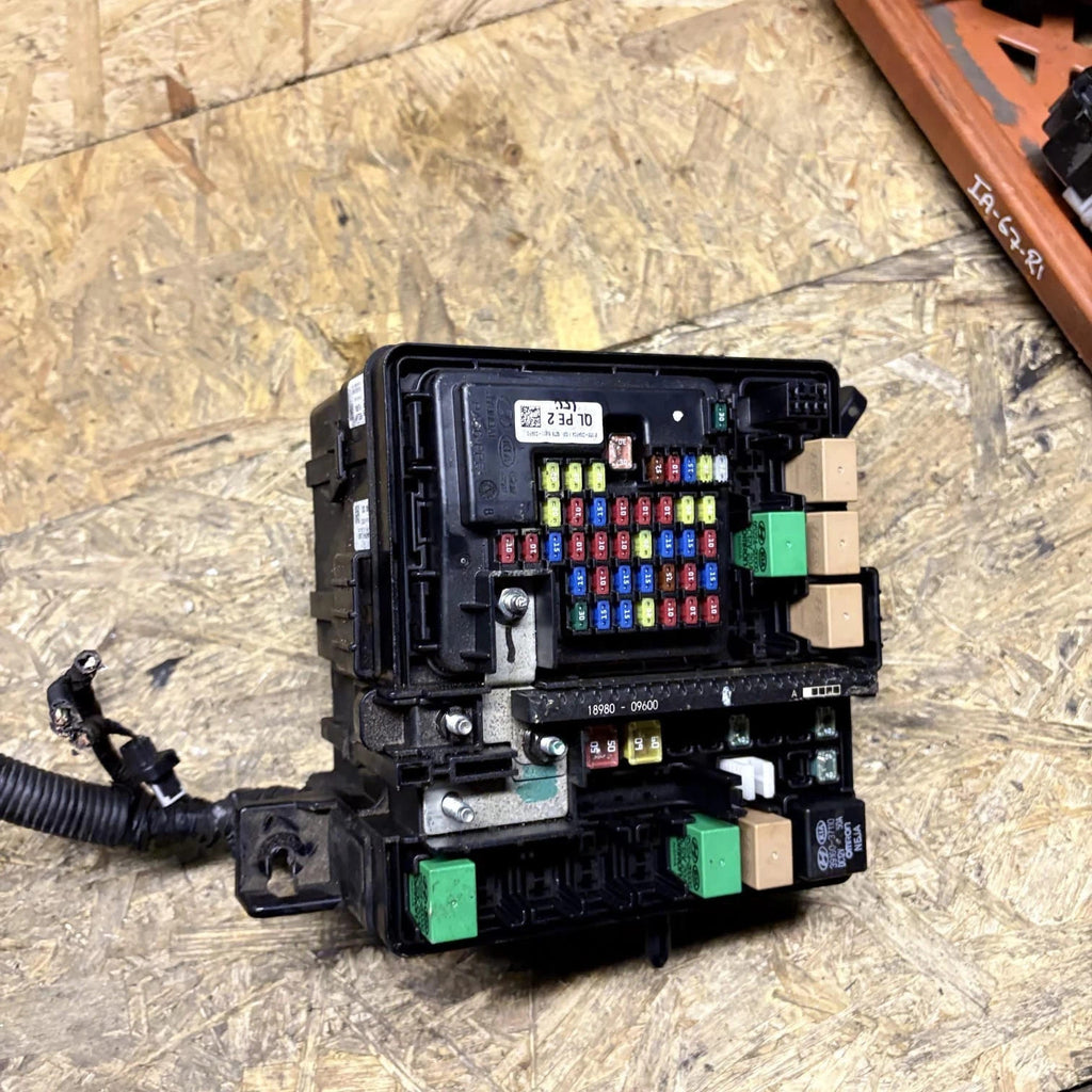 Kia Sportage 2018-2022 Petrol Engine Bay Fuse/Relay Box 914H0-F1380 91990F1540