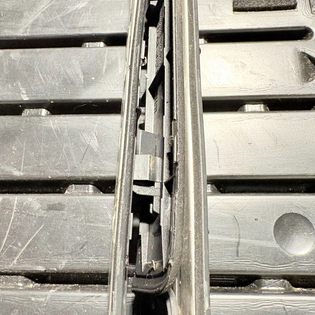 Kia Sorento Entry Step Trim Front Side Pair 85886-3E000 2002-2006