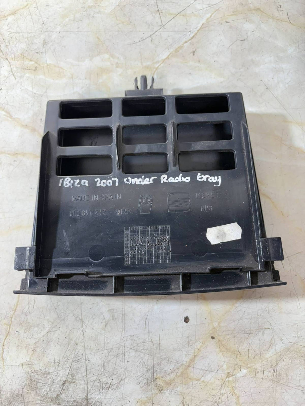 SEAT IBIZ MK3 02-08 DASHBOARD COINSTORAGE COMPARTMENT TRAYGENUINE 6L0857232 2007