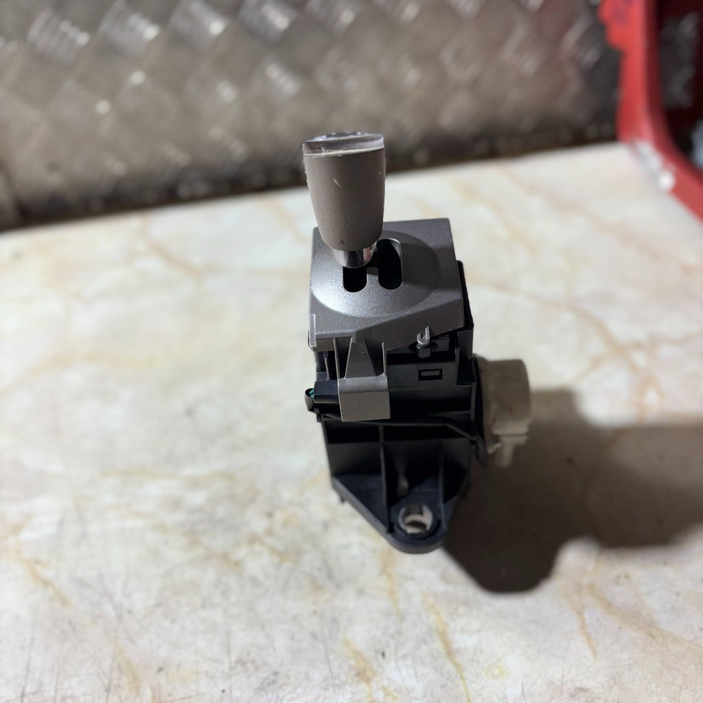 TOYOTA PRIUS 04-09 AUTO GEAR SHIFTER SELECTOR LEVER 89451-47030