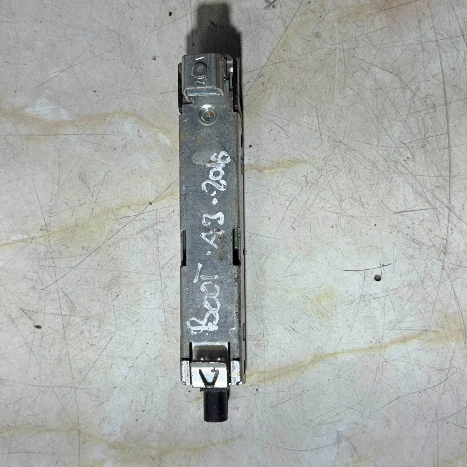 Audi A3 8V 2013-2018 Tailgate Aerial Amplifier 8V4035225D