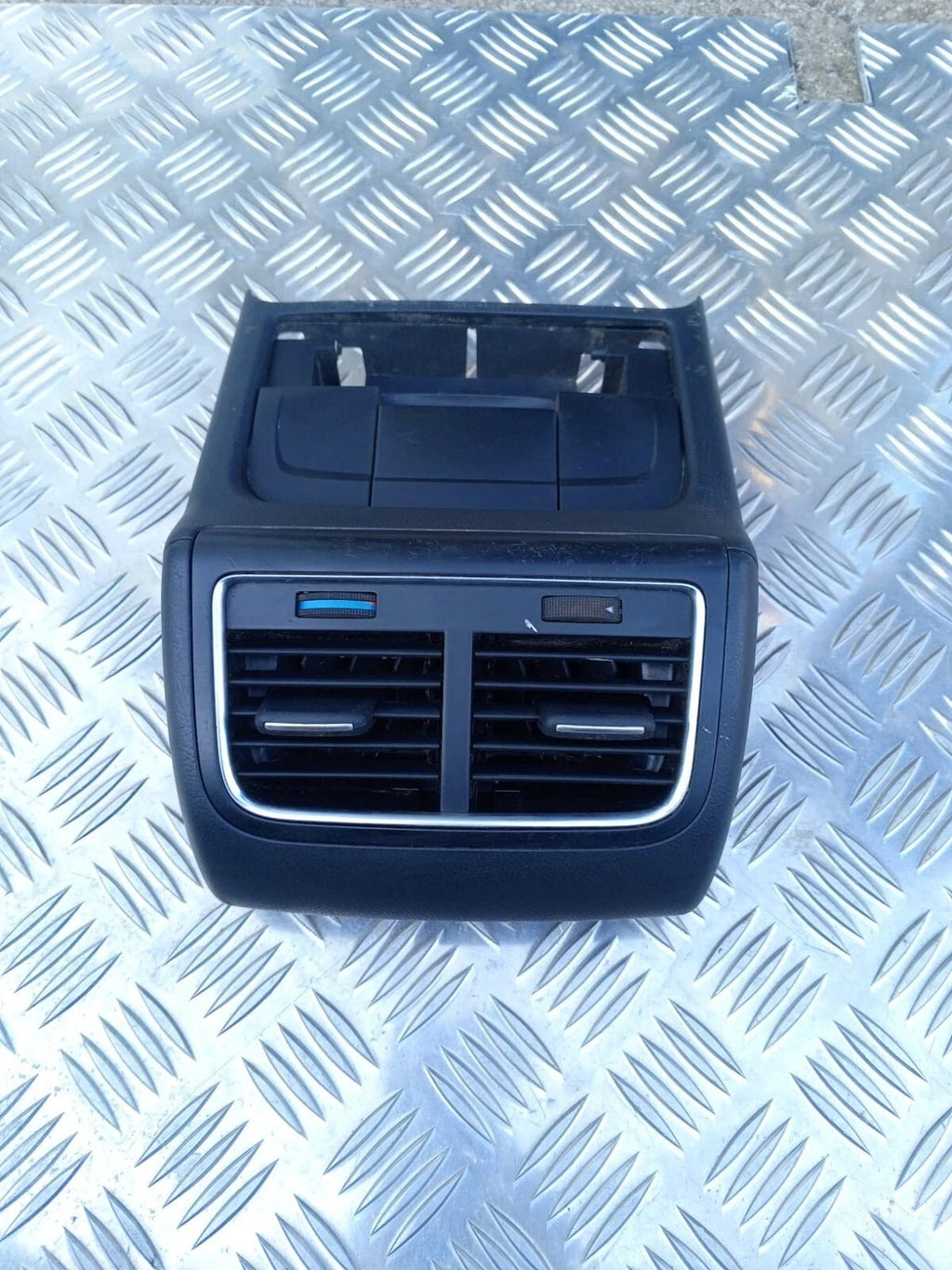 AUDI Q5 CENTRE CONSOLE AIR VENT & TRIM REAR MK1 8R 2009