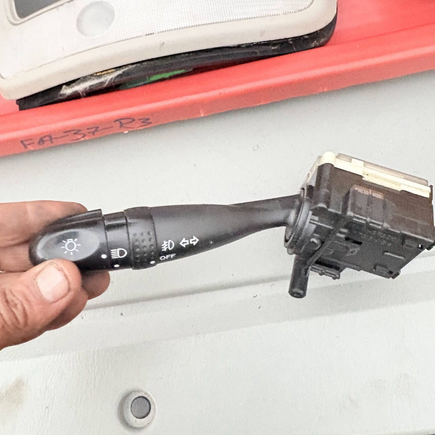 TOYOTA RAV4 MK2 2000-2005 INDICATOR WIPER STALK SWITCH CLUSTER 1736482