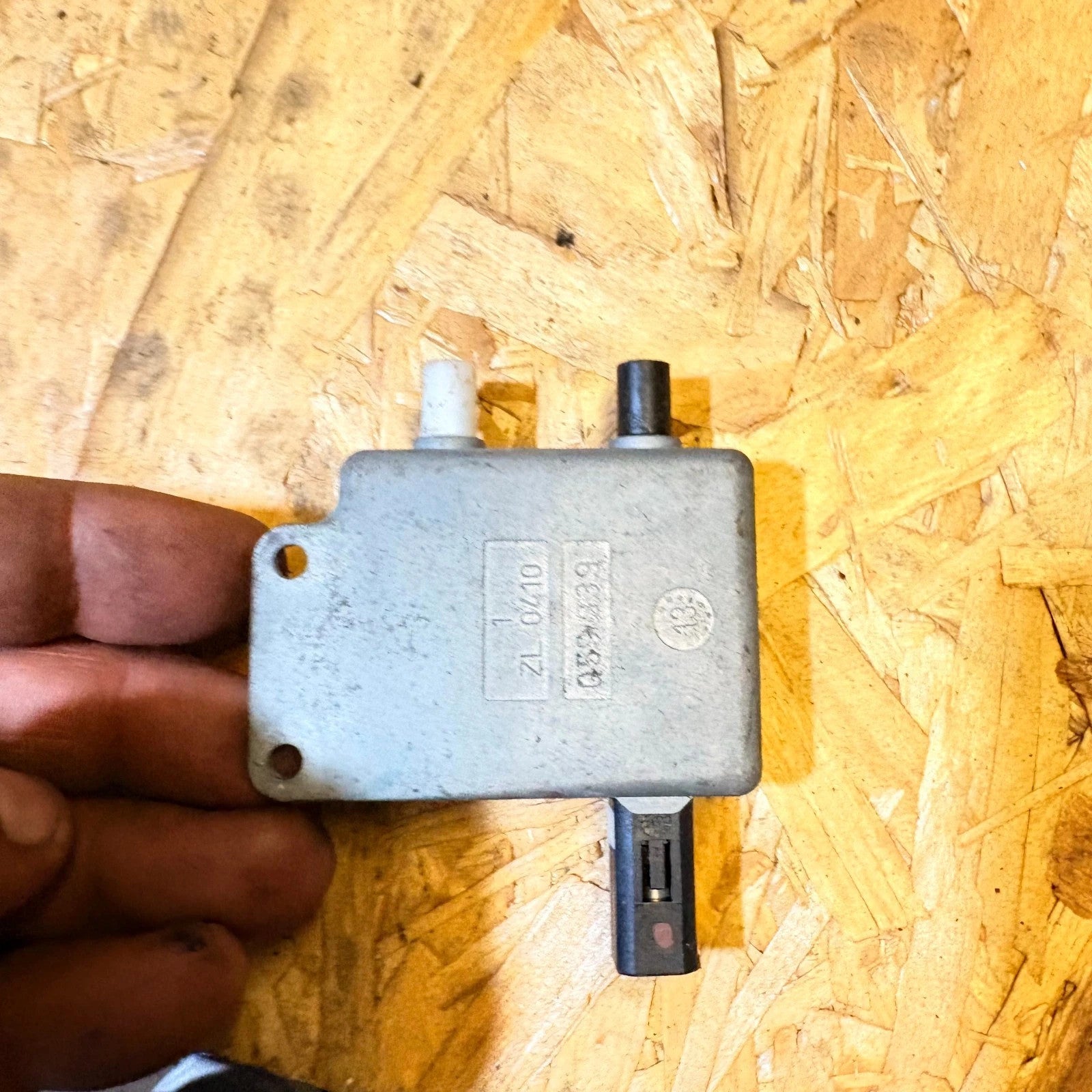 MERCEDES C CLASS W204 AM/FM FM/TMC ANTENNA SPLITTER 059339 2013
