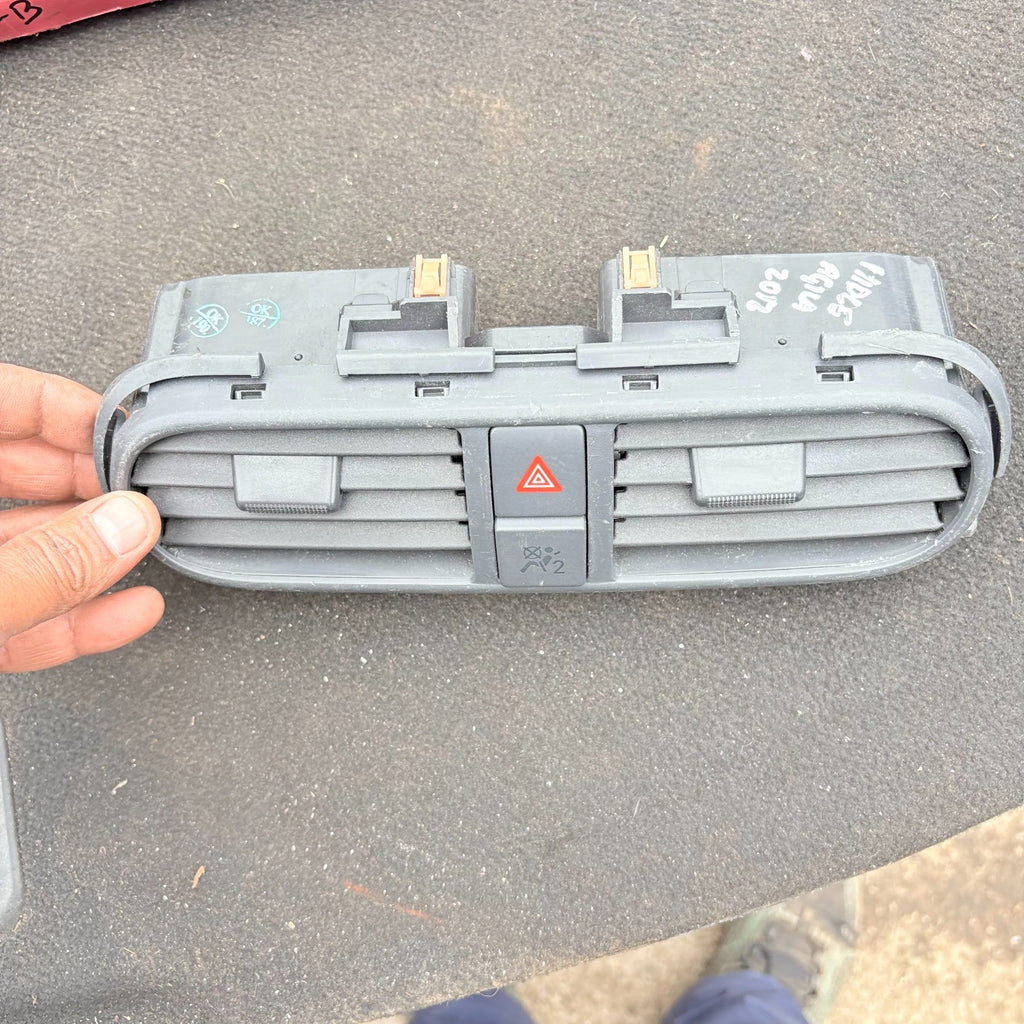 Vauxhall Agila B 2008-2014 Centre Dash Air Vent Hazard Switch 73841-51K0