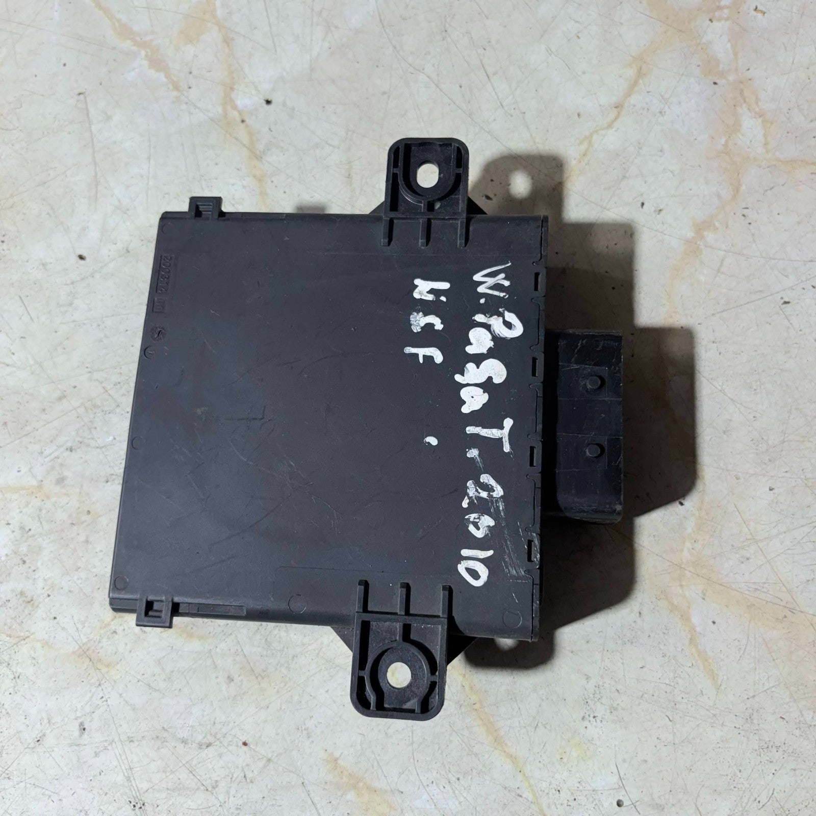 VW PASSAT (2010) LEFT FRONT VOLTAGE STABILIZER CONTROL MODULE 8K0959663A
