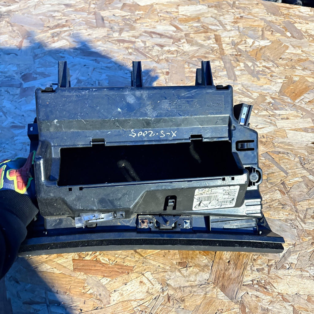 BMW X5 1999-2006 GLOVEBOX 53F0774-10