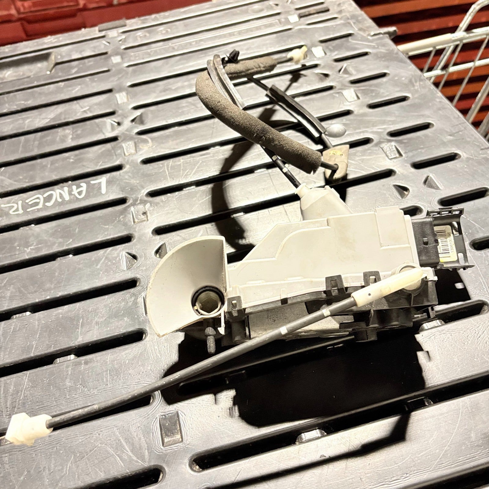 2015 CITROEN DS3 DOOR LOCK ASSEMBLY (RIGHT FRONT) A04973