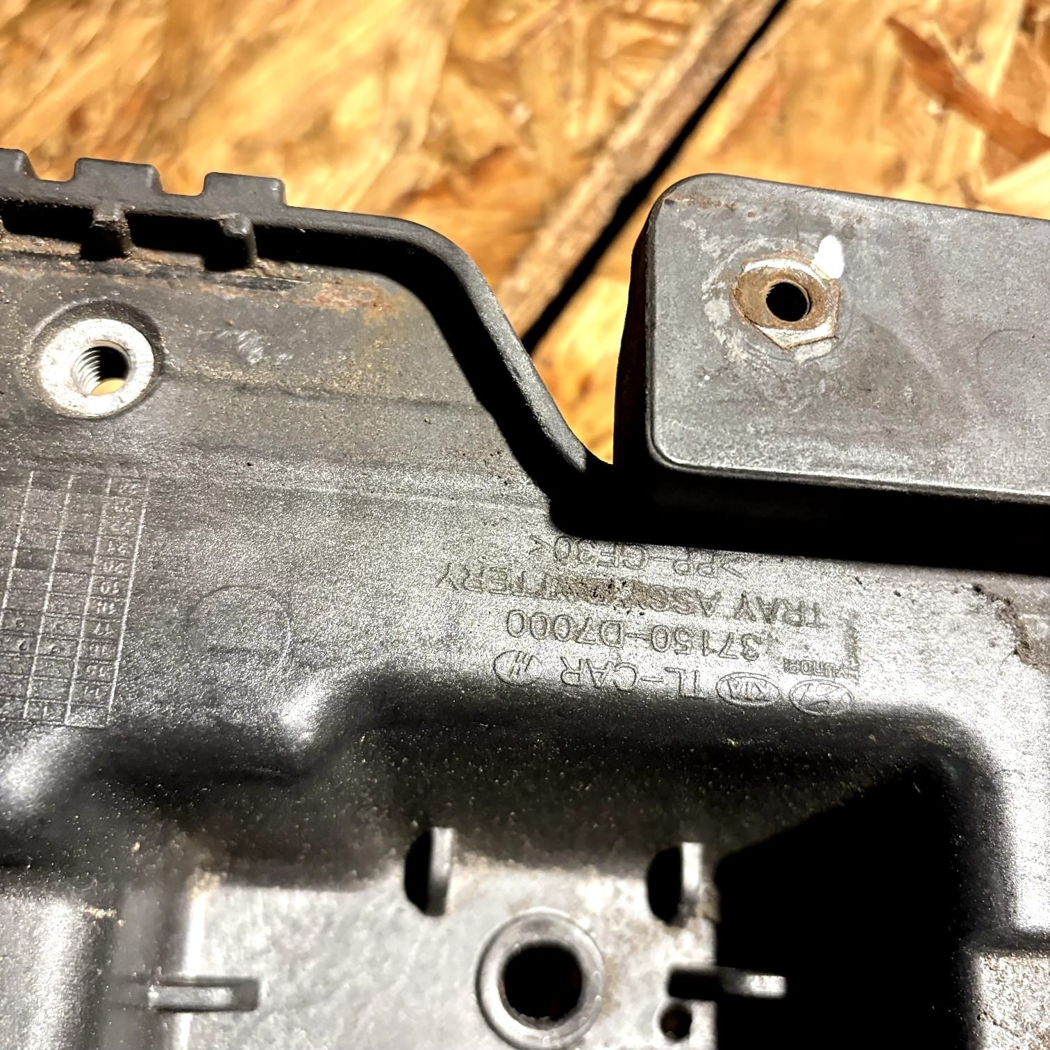 Kia Sportage QL 2015-2018 Battery Box Tray Holder Mount 37150-D7000