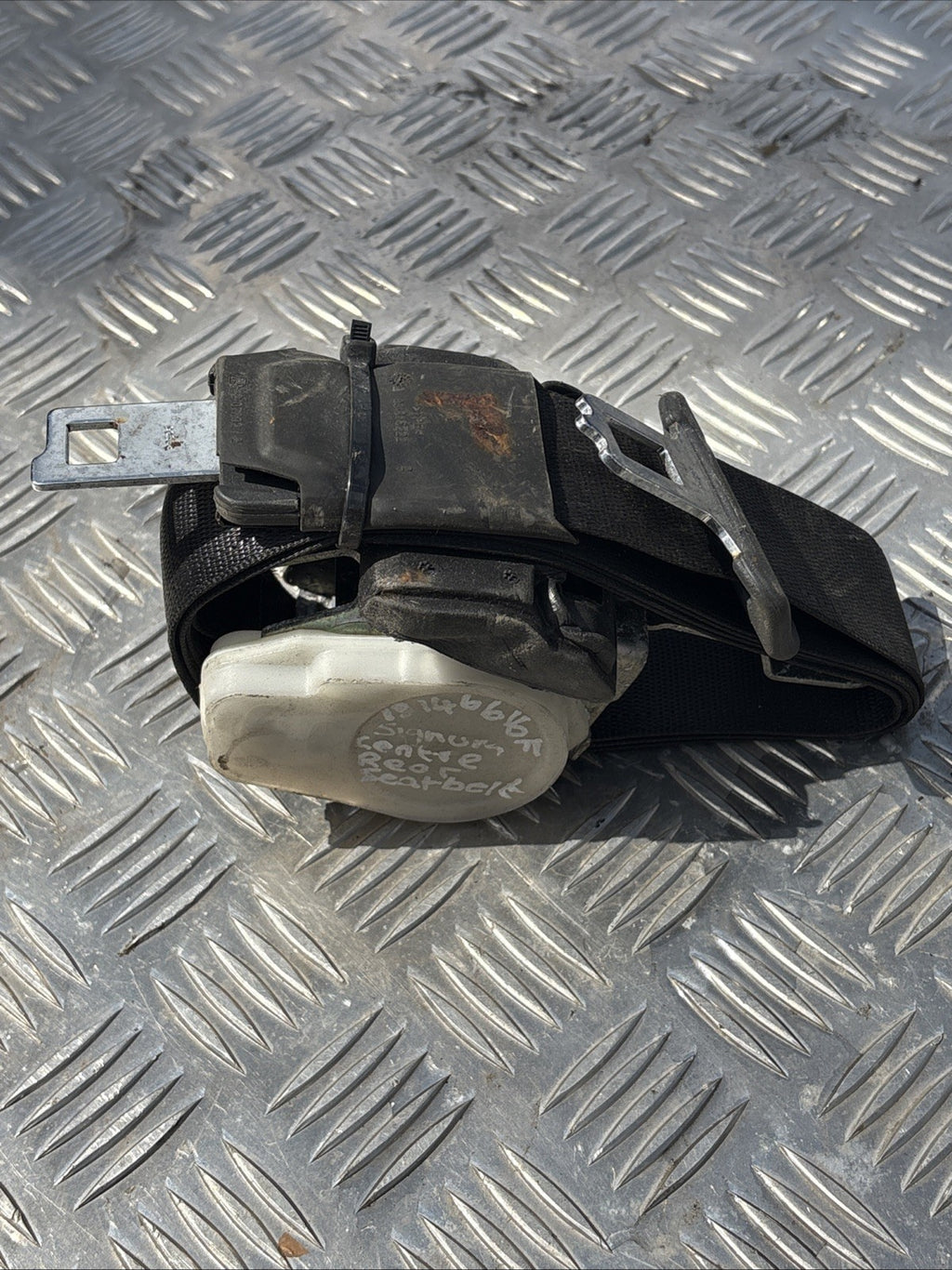 2002-2008 Vauxhall Signum Rear Seat Belt Middle Centre