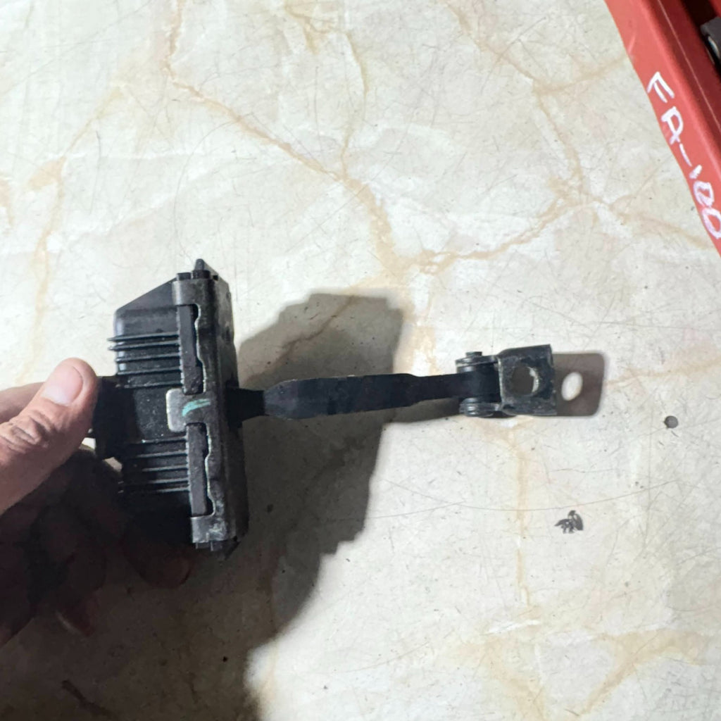 Bmw X5 2002 Front Door Left Passenger Side Brake Stop Check Strap