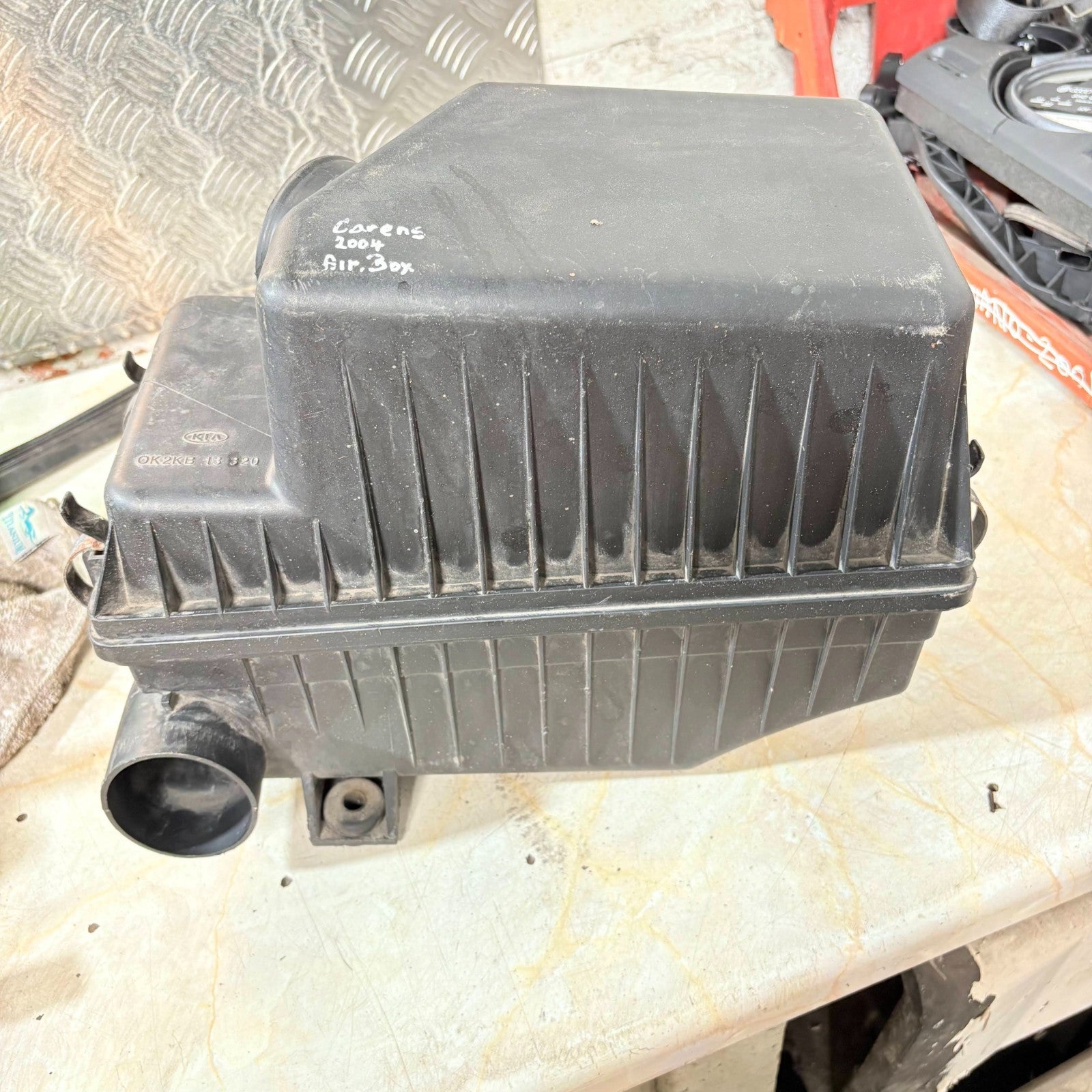 Kia Carens 2004 Air Filter Box OK2KB13320