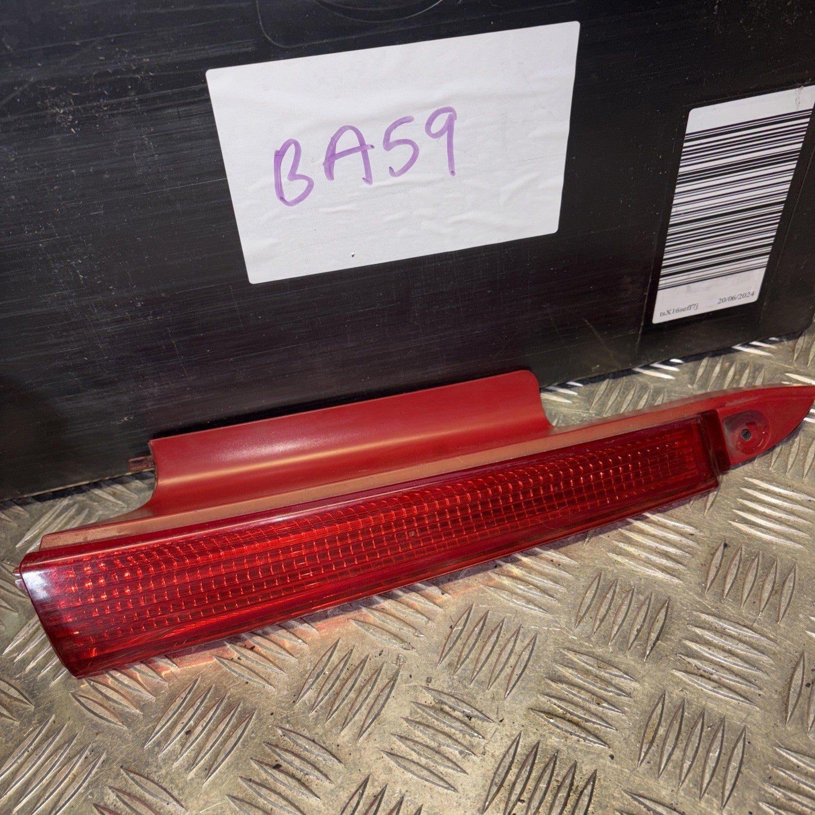 CITROEN C4 HATCHBACK OS REAR UPPER LIGHT REFLECTOR 9655863780 2004-2007 SK57