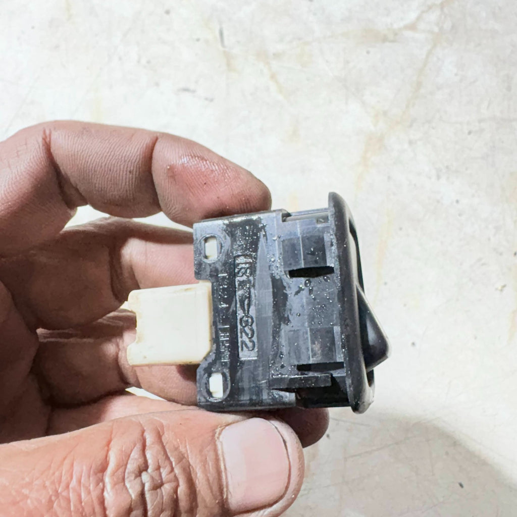 Diahatsu 2006 Fog Light Switch