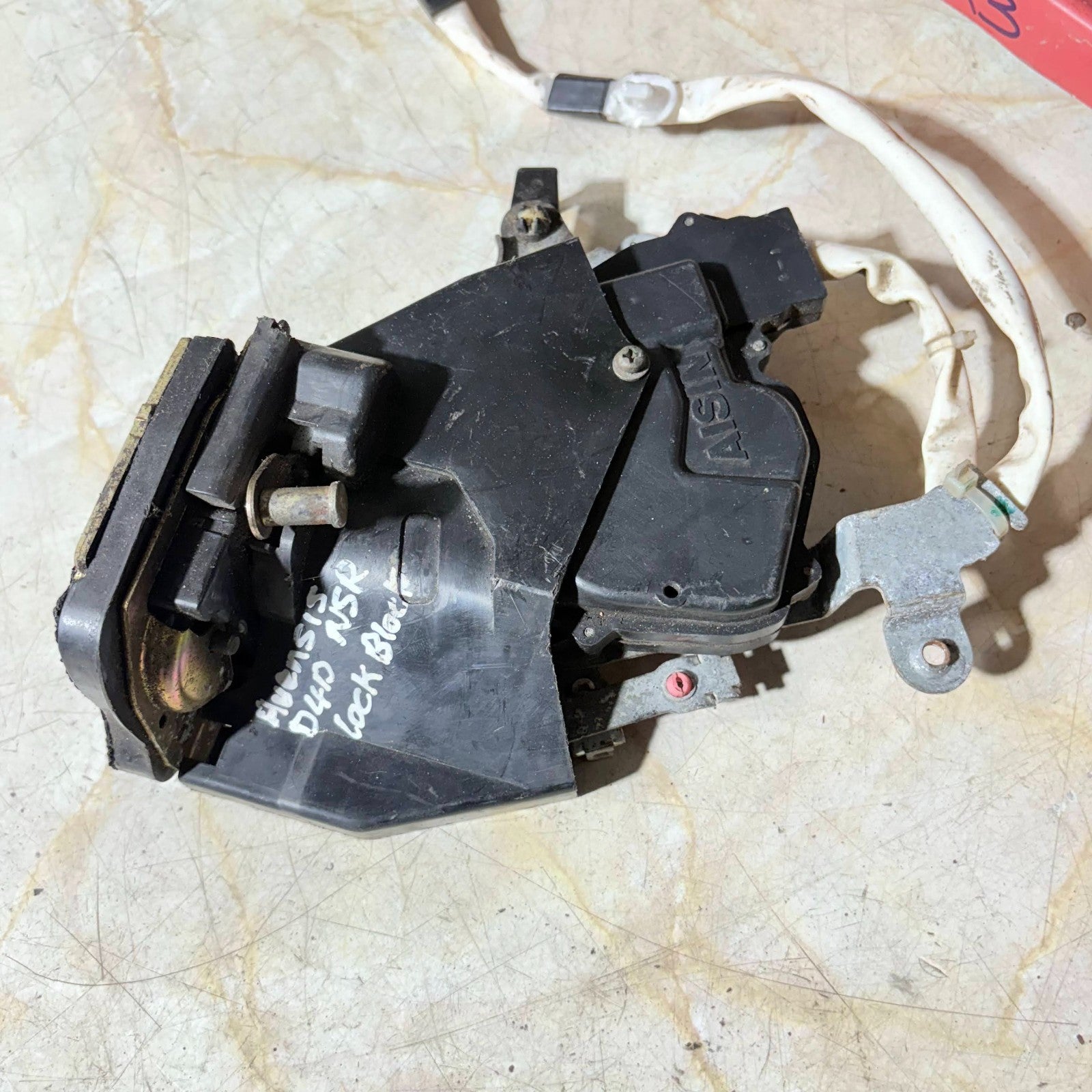 TOYOTA AVENSIS MK2 PASSENGER REAR LEFT DOOR LOCK CATCH LATCH 2003-2009