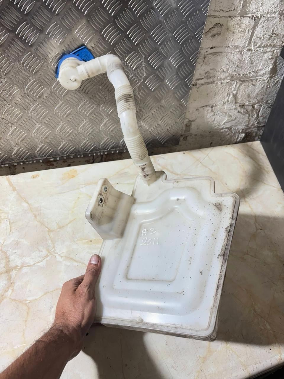 A3 2003-2013 WIND SCREEN WASHER TANK IKO 955 453