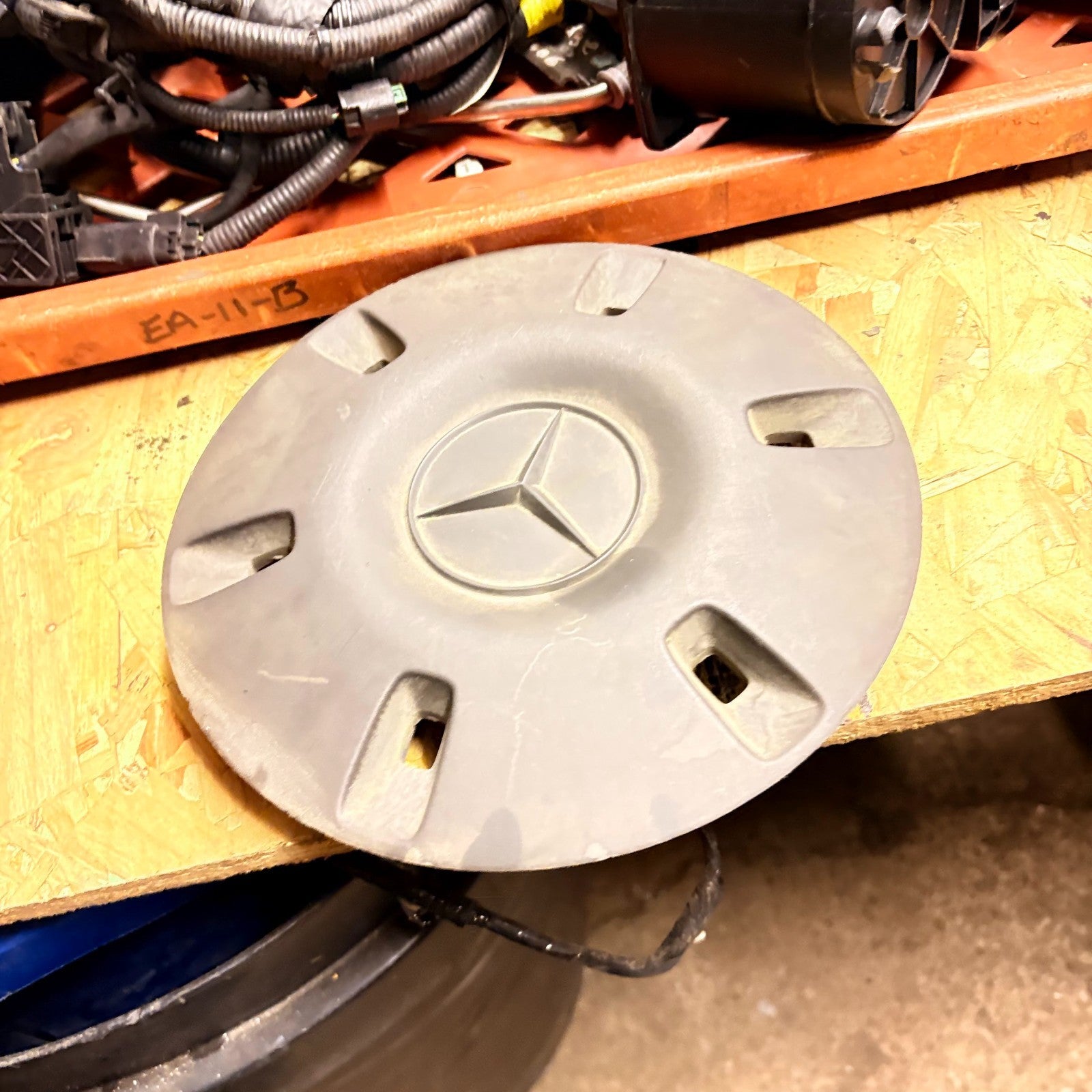 MERCEDES SPRINTER W906 W907 06-26 16" STEEL WHEEL CENTRE HUB CAP A9064010025