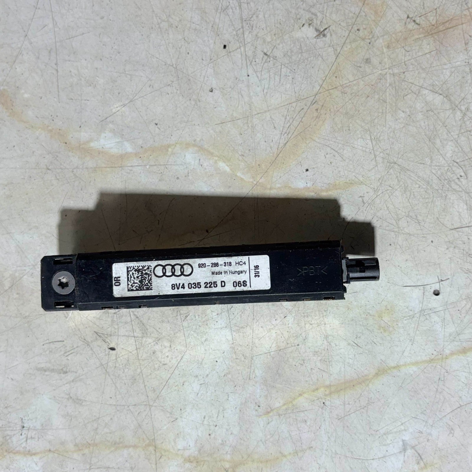 Audi A3 8V 2013-2018 Tailgate Aerial Amplifier 8V4035225D