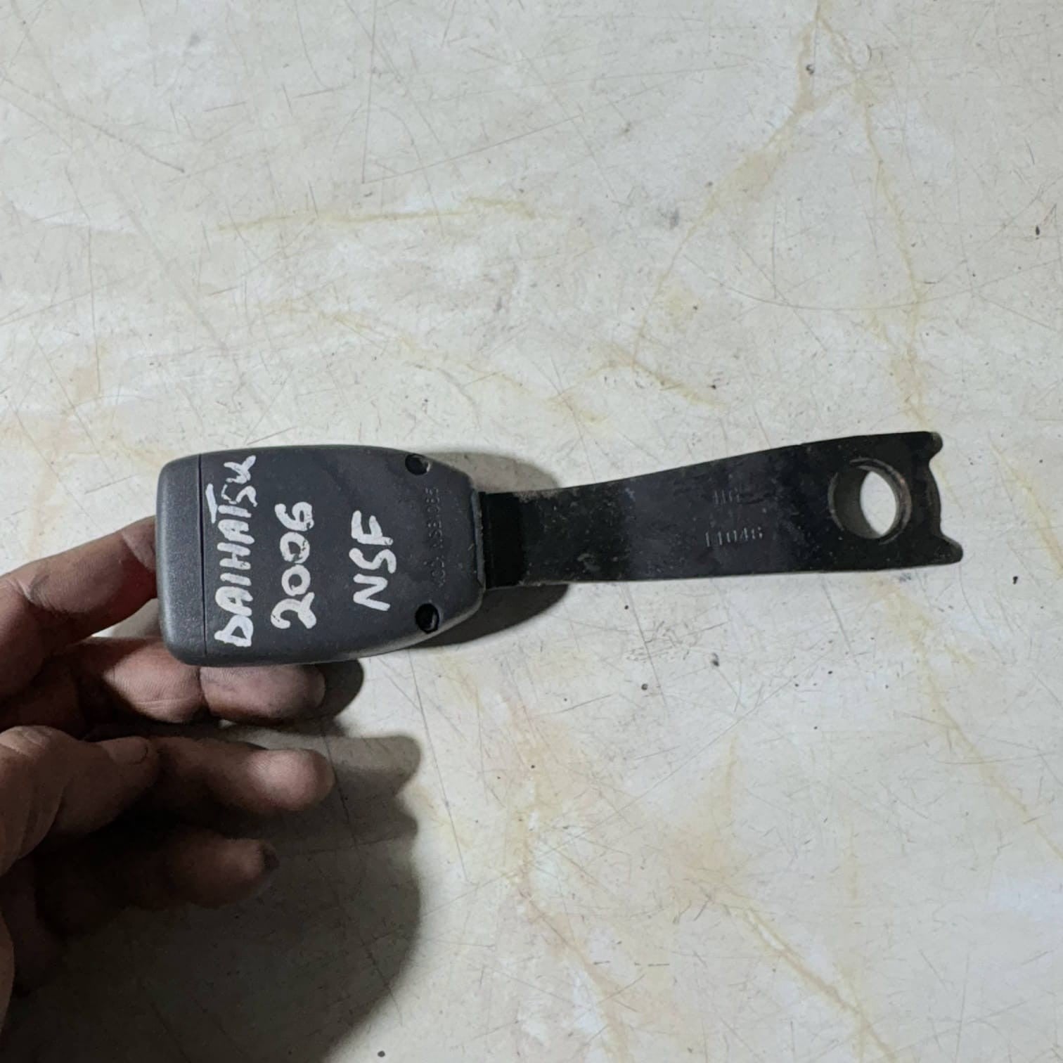 DAIHATSU TREVIS L651 L652 2006 FRONT LEFT PASSENGER SEAT BELT BUCKLE E034501