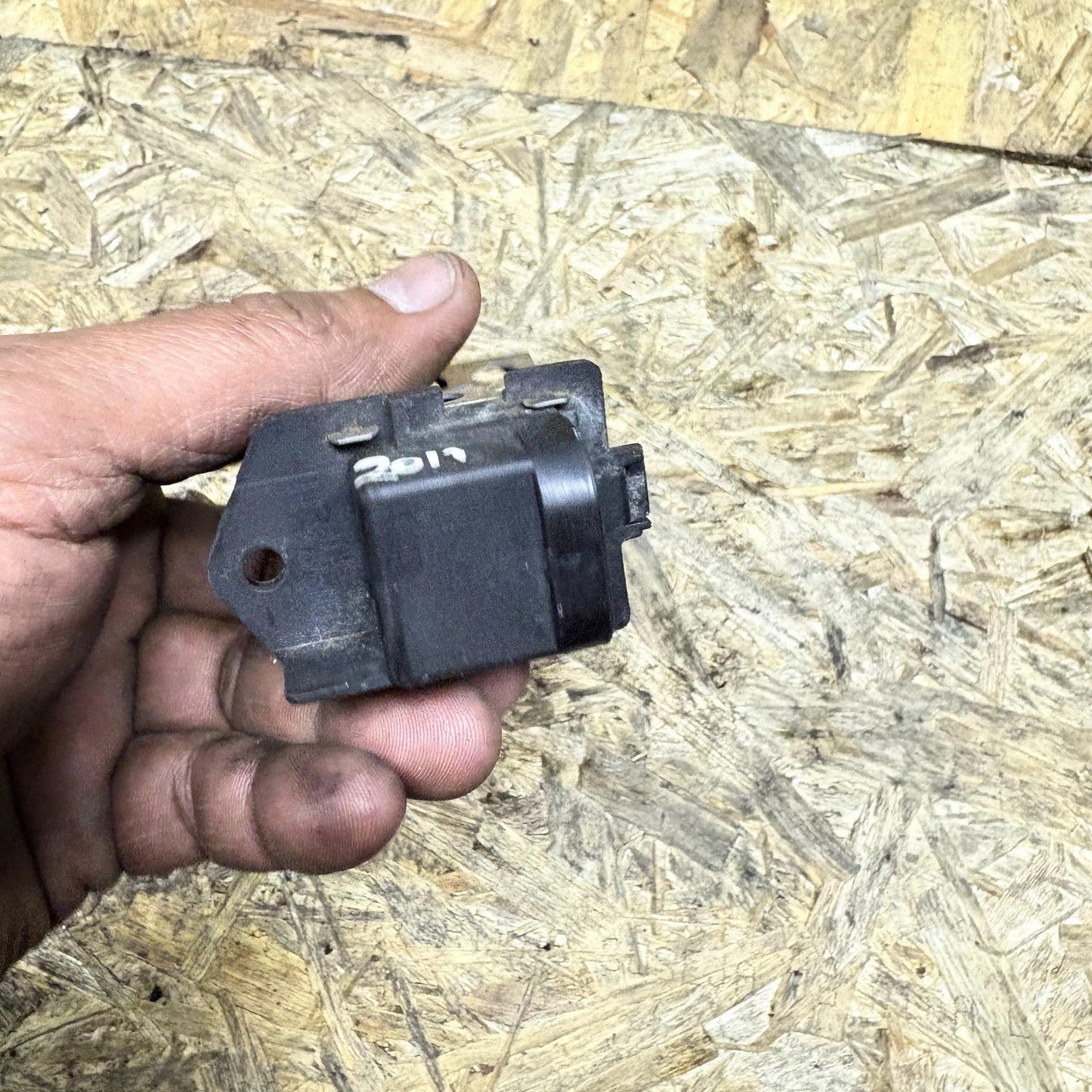 Nissan Note 2011 Blower Fan Regulator (Fan Control Switch Relay )