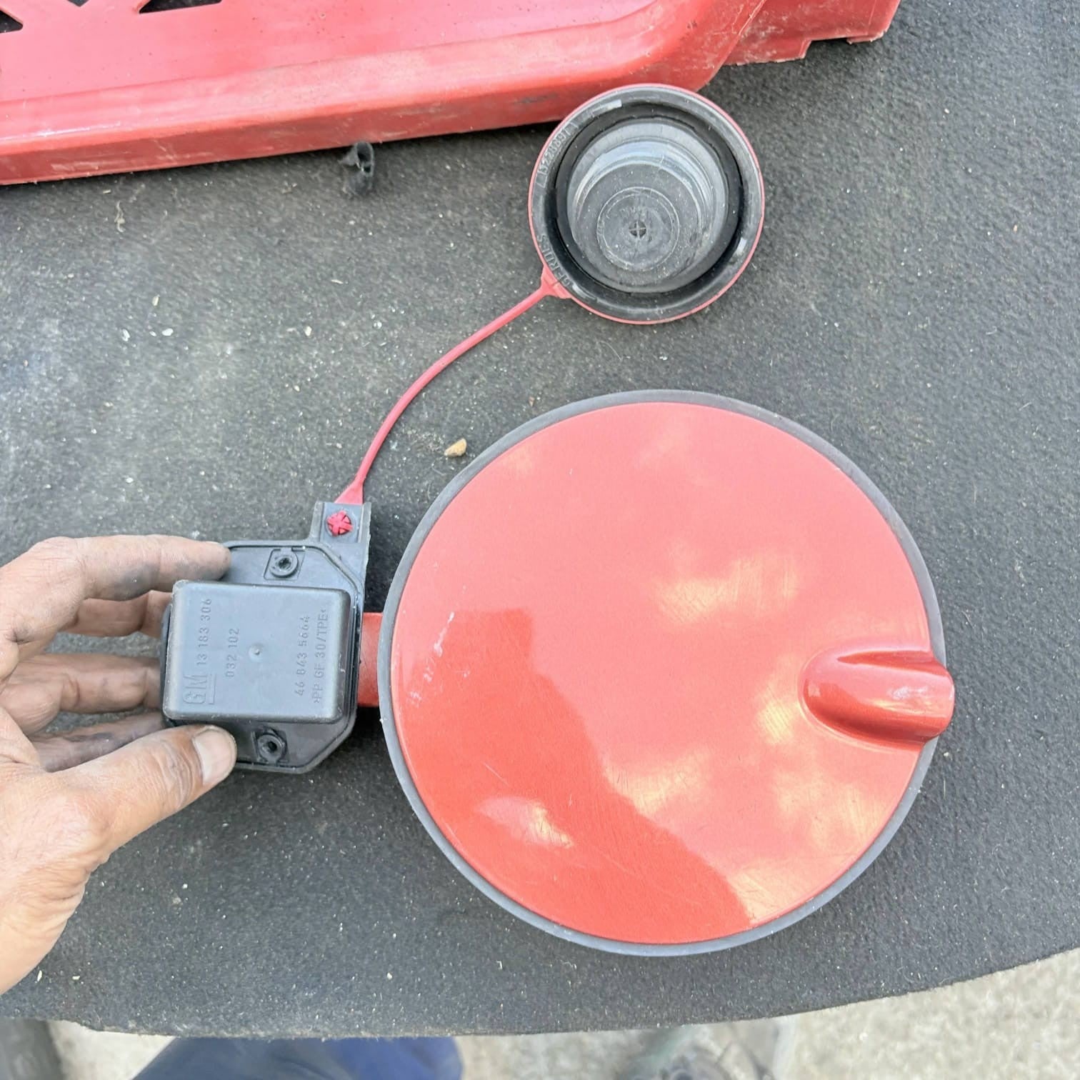 Vauxhall Corsa E 2014-2019 Fuel Filler Flap Cover + Cap Phantom Red Z3F 13183306