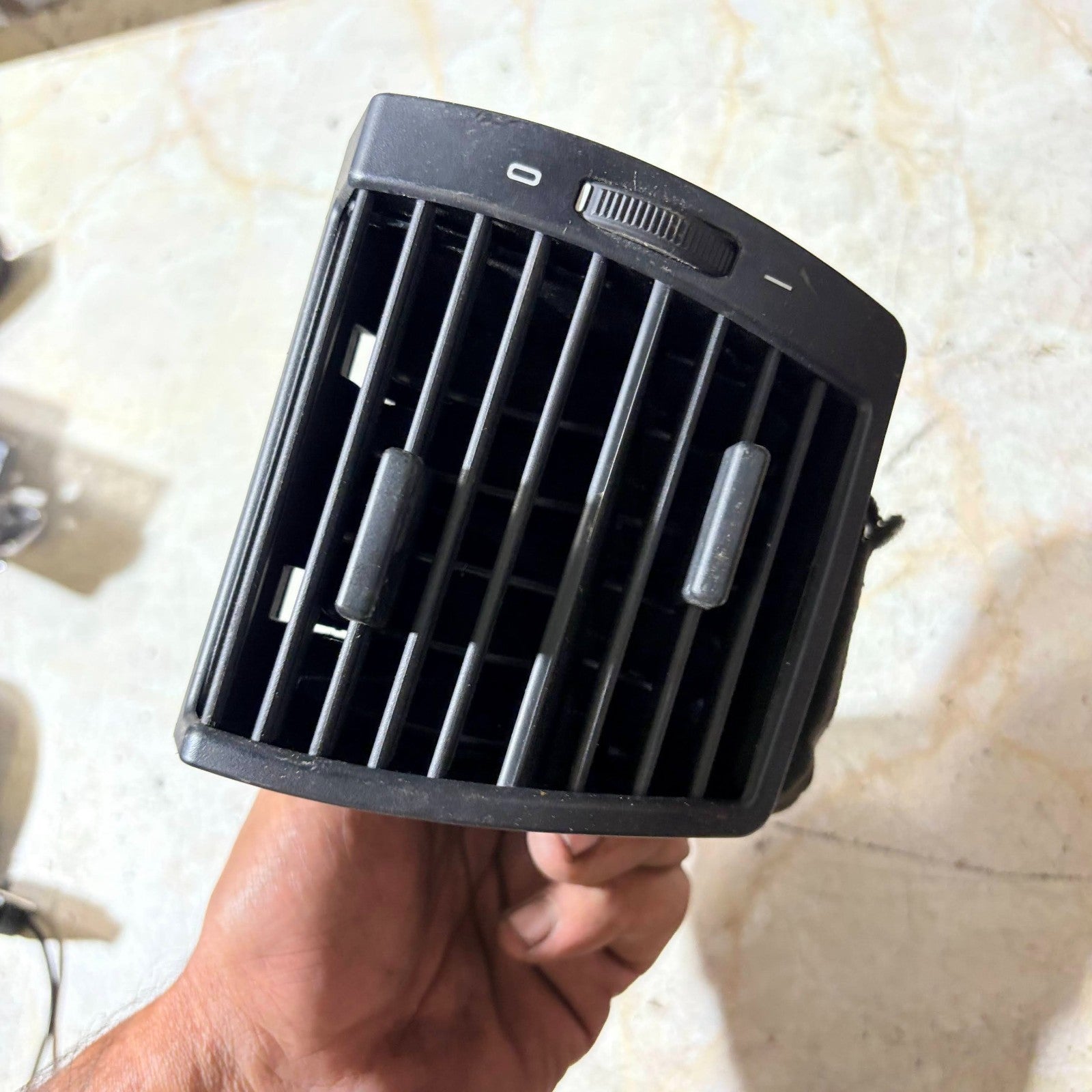 BMW 2000-2006 X5 DRIVER'S AIR VENT DASH HEATER VENT FRESH AIR GRILLE