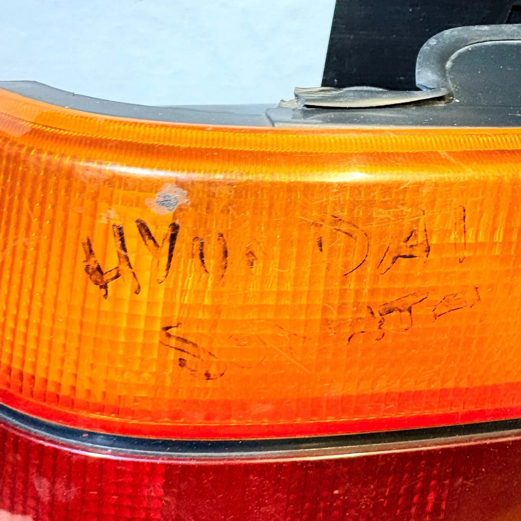1988-1993 HYUNDAI SONATA REAR RIGHT SIDE TAIL LIGHT
