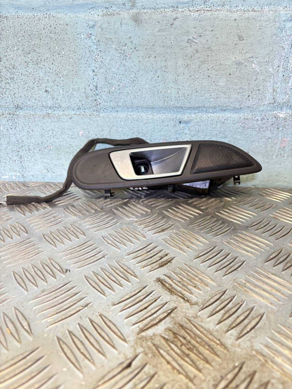 FORD FIESTA MK7 O/S/F FRONT RIGHT INTERIOR DOOR HANDLE C1BB-A22600-DAW A685 2016