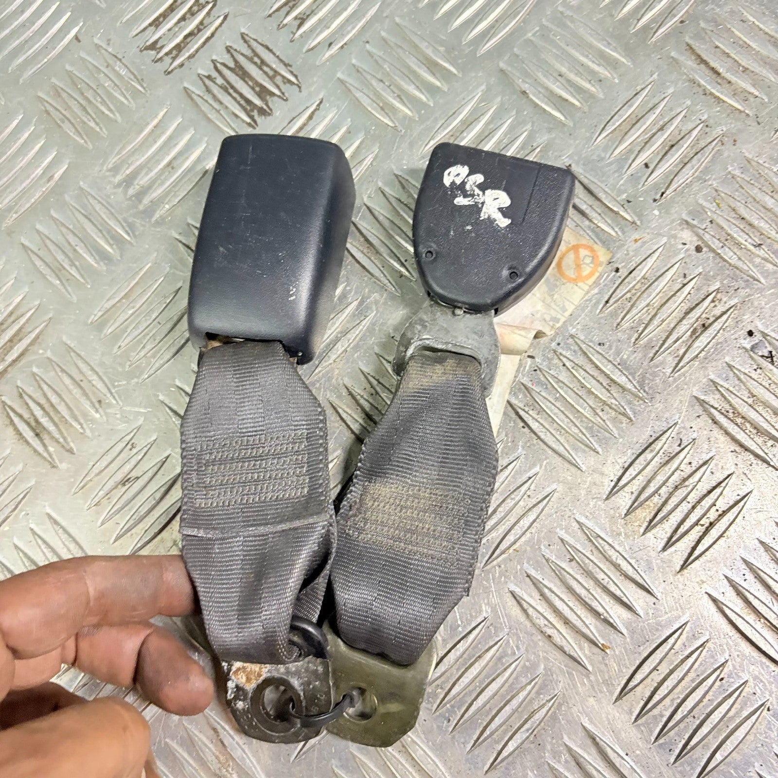 2000-2004 SUZUKI IGNIS REAR RIGHT SEAT BELT BUCKLES E034501