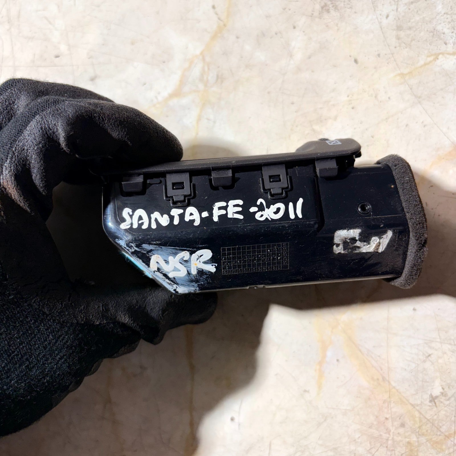 HYUNDAI SANTA FE AIR VENT TRIM B PILLAR LEFT PASSENGER REAR SIDE MK3 2013