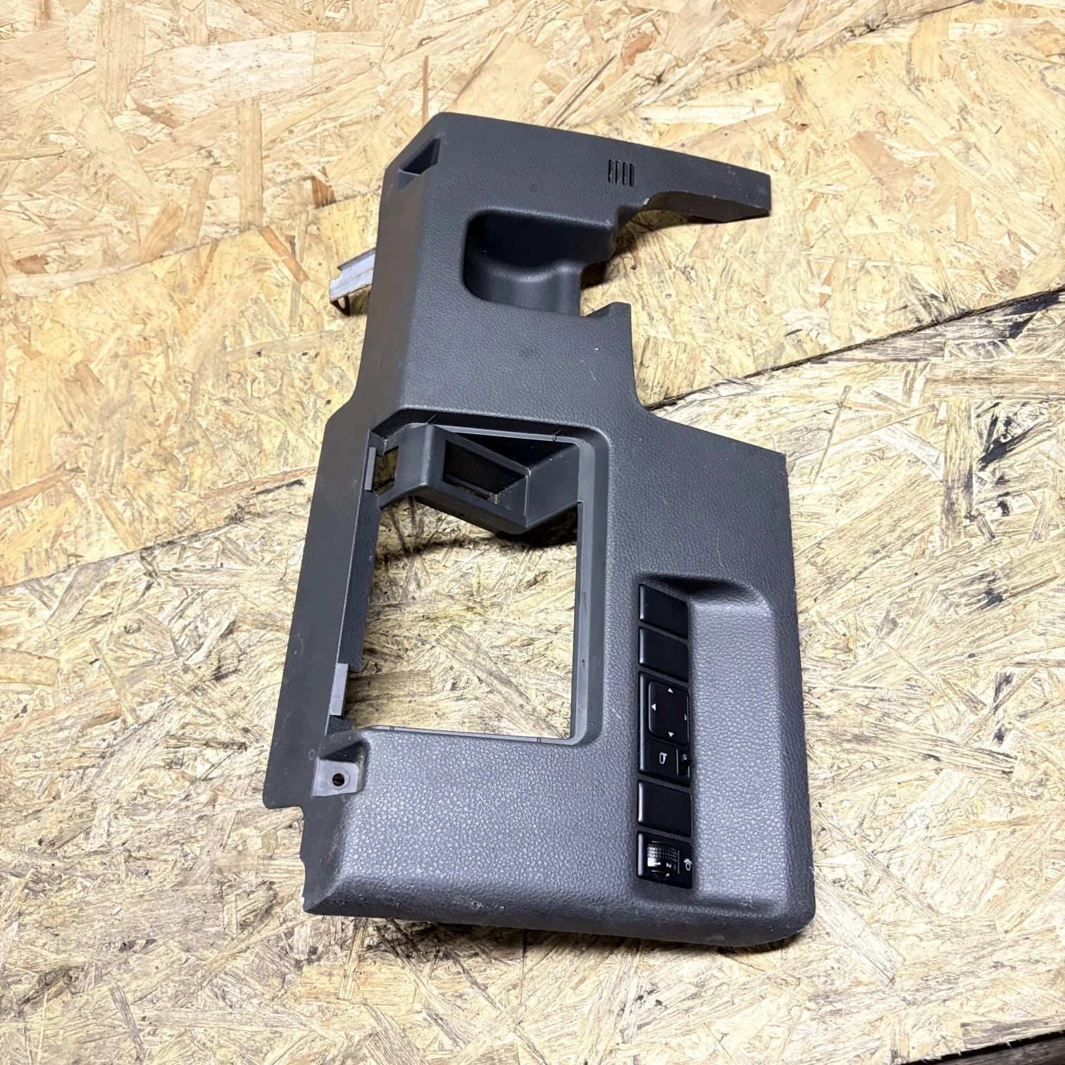 Nissan X-Trail T30 Interior Under Steering Wheel Dash Trim 68106 EQ320