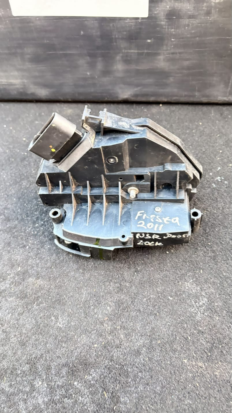 FORD FOCUS MK3 DOOR LOCK REAR PASSENGER NS LEFT BM5A-A26413-BC 2011