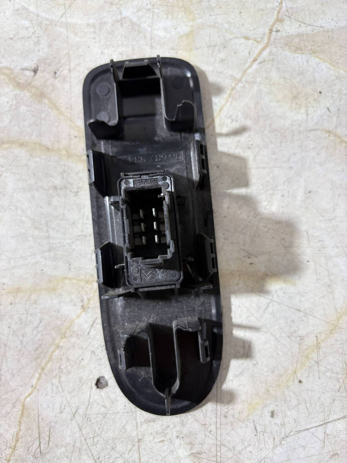 CITROEN C3 MK2 96637534XT NEARSIDE LEFT PASSENGER FRONT WINDOW SWITCH 2009-2016