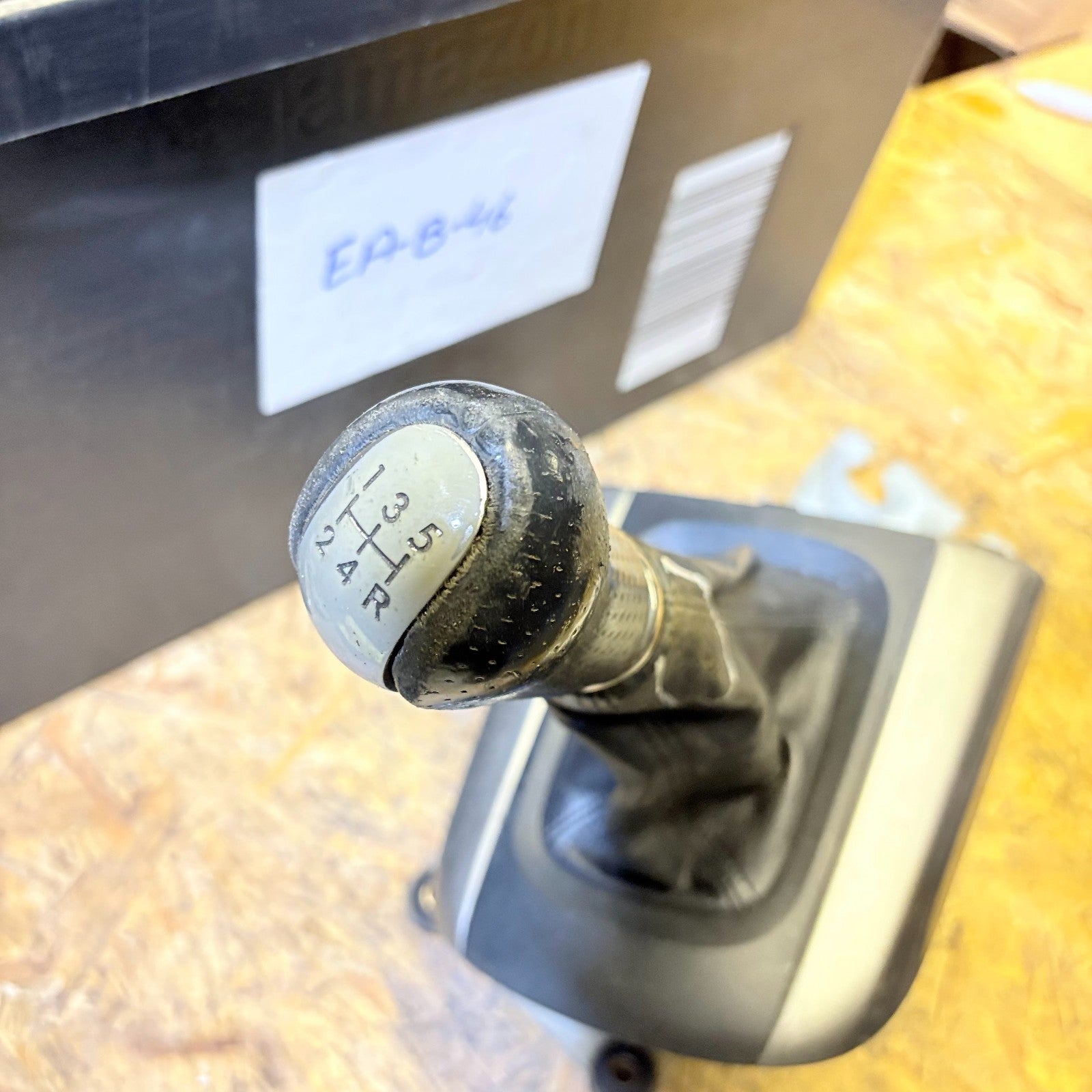 Toyota RAV4 XA20 2003-2005 RHD 5 Speed Manual Gear Lever Shifter + Trim
