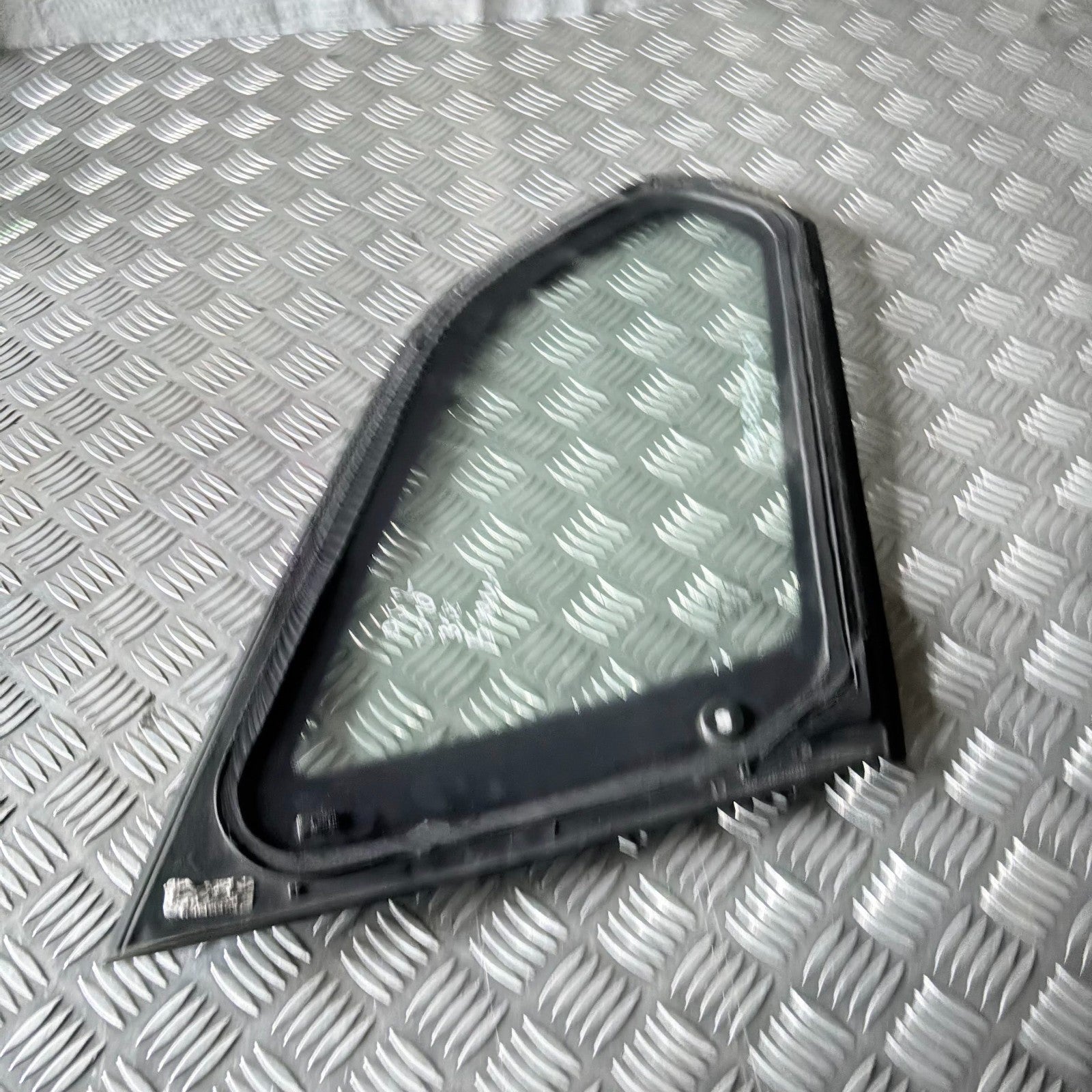BMW 3 Series E90 318 Rear Left NSR Quarter Window Glass Fixed Door Saloon 04-11