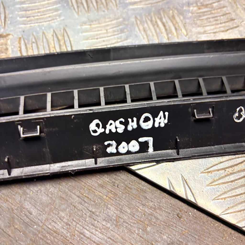 NISSAN QASHQAI J10 2007 FRONT DASHBOARD GRILL WINDSCREEN AIRVENT TRIM TOP UPPER
