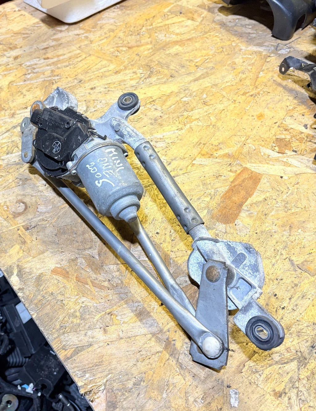 BMW MINI 2001-2006 FRONT WIPER MOTOR LINKAGE 38110-79J10