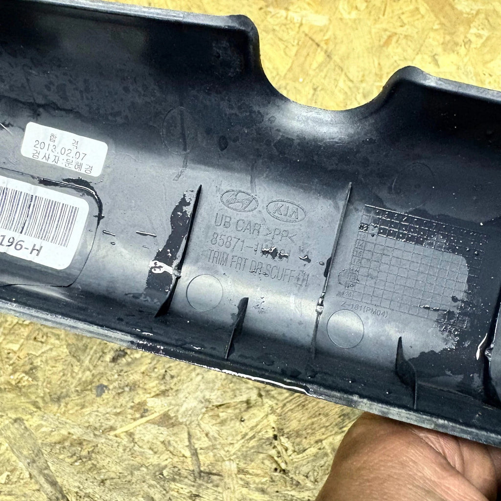 2011-2017 MK3 KIA RIO NSF PASSENGERS SIDE FRONT LEFT SILL COVER 85871-1W001
