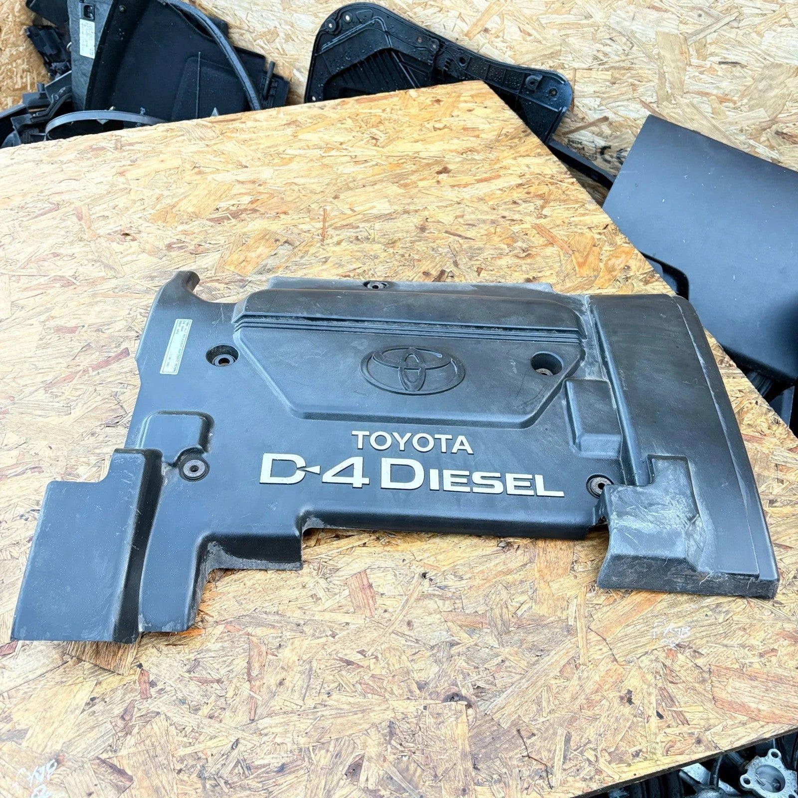 Toyota Avensis Engine Top Cover 20032009