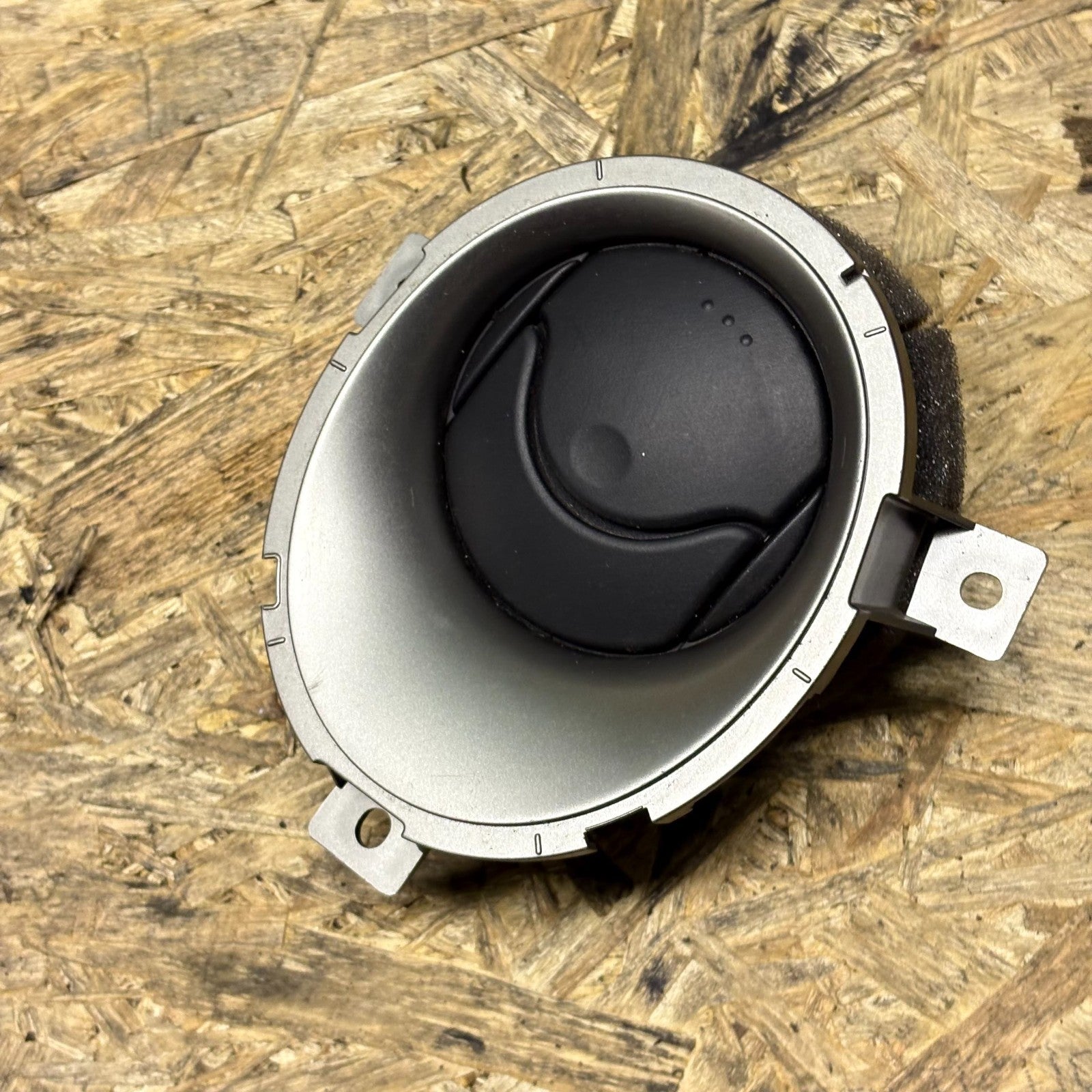 Nissan Juke F15 Mk1 2011 5 Door Passenger Left Dashboard Air Vent N/S/F Silver