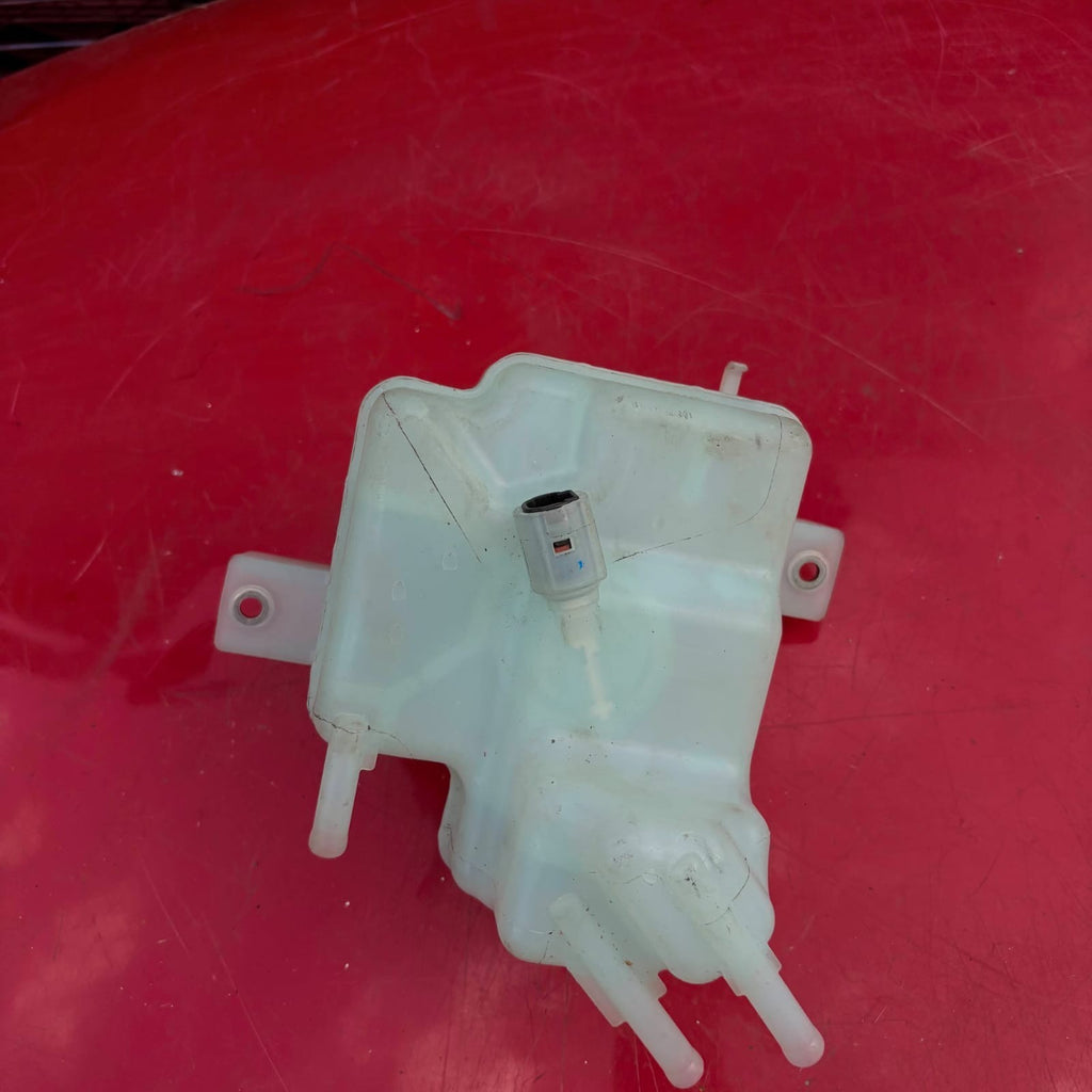 TOYOTA YARIS MK3 2012-2017 1.5 HYBRID BRAKE FLUID RESERVOIR EXPANSION TANK