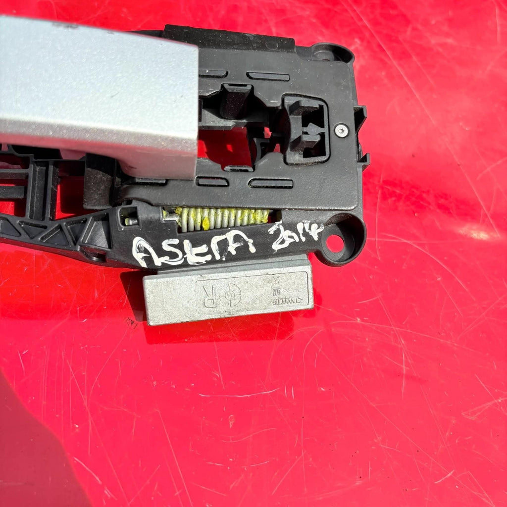 Vauxhall Astra J 2009-2015 Exterior Door Handle Front Right Outer 14096401RH
