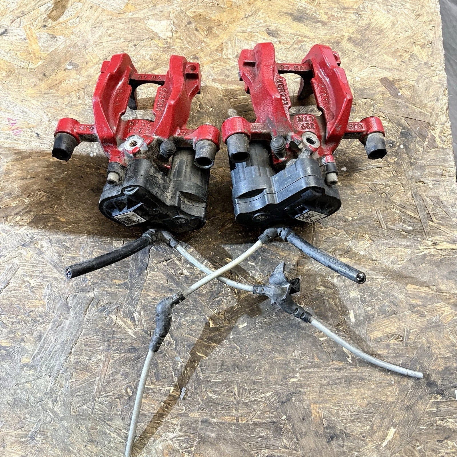 VW GOLF MK7 2012-20 AUDI A3 8V PAIR OF REAR BRAKE CALIPERS 5Q0615406 5Q0615405