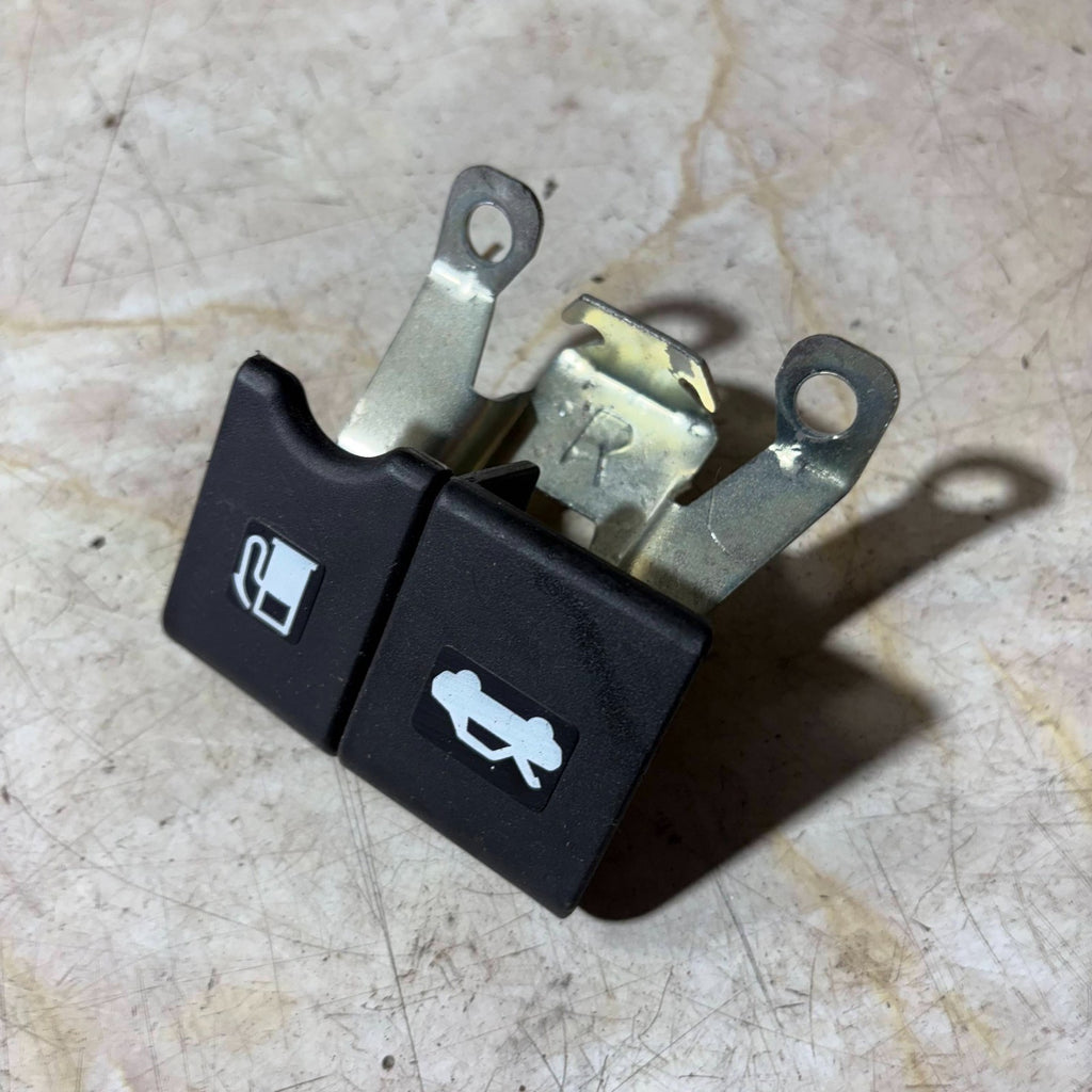 NISSAN PULSAR MK3 BONNET RELEASE FUEL FLAP DOOR CONTROL SWITCH 2015