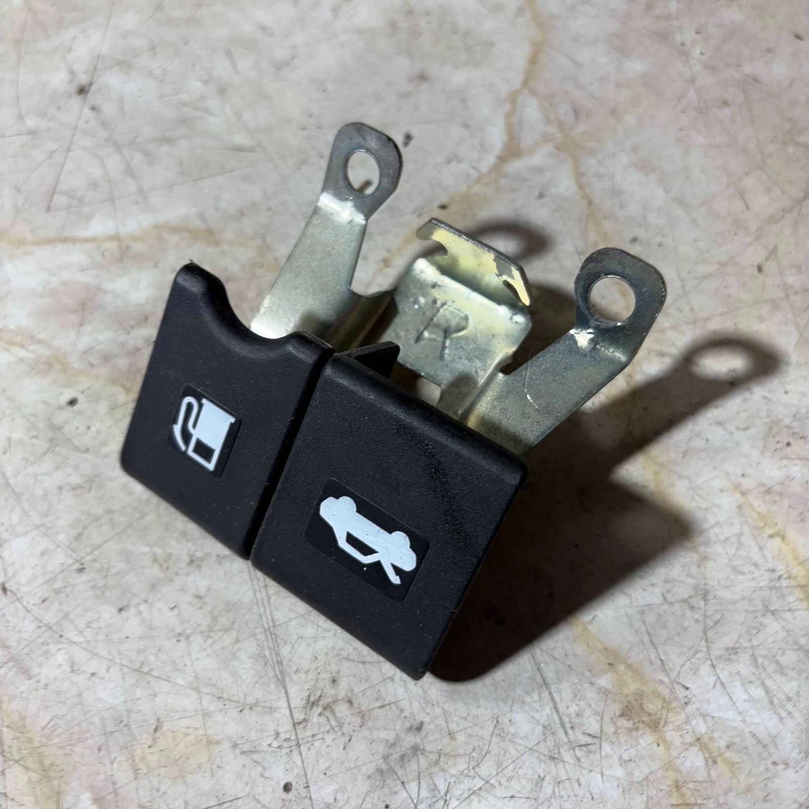 NISSAN PULSAR MK3 BONNET RELEASE FUEL FLAP DOOR CONTROL SWITCH 2015
