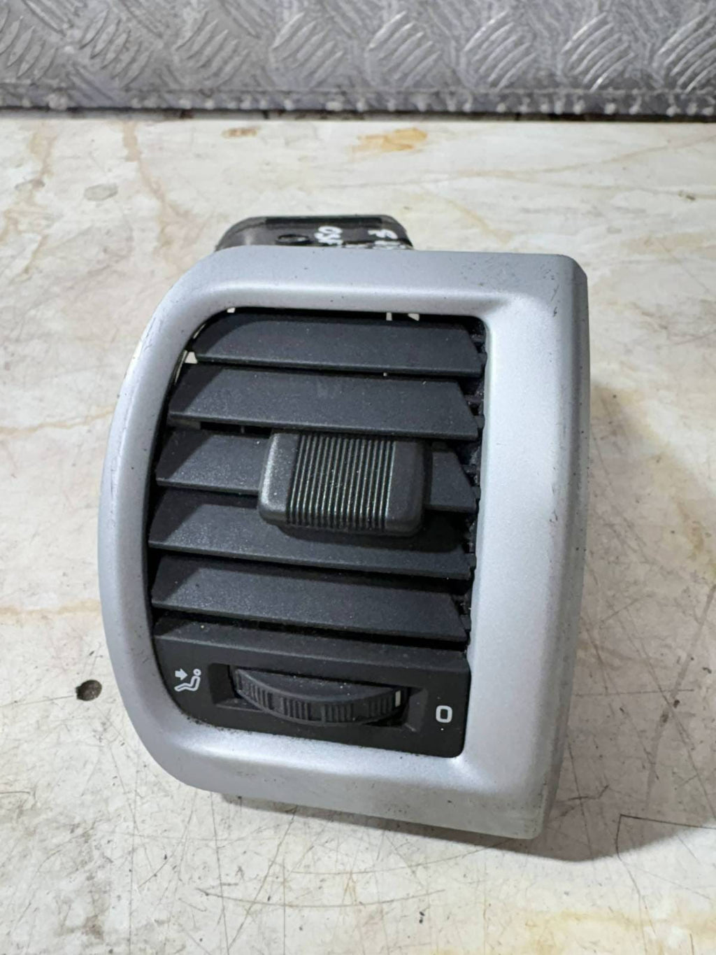 07-14 Skoda Fabia MK2 5J Front Right Dashboard Air Vent 5J0819702